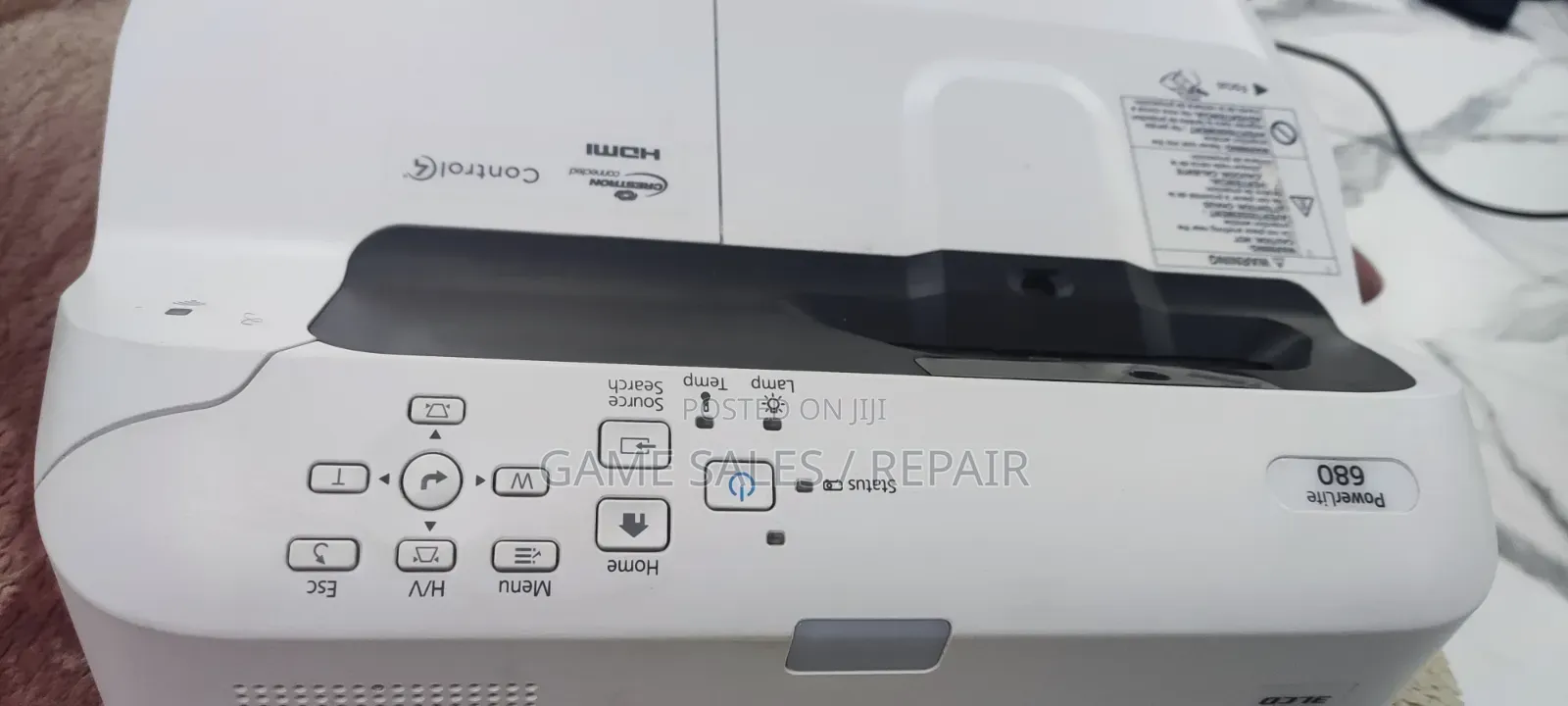 Ultra-Short Throw Projector