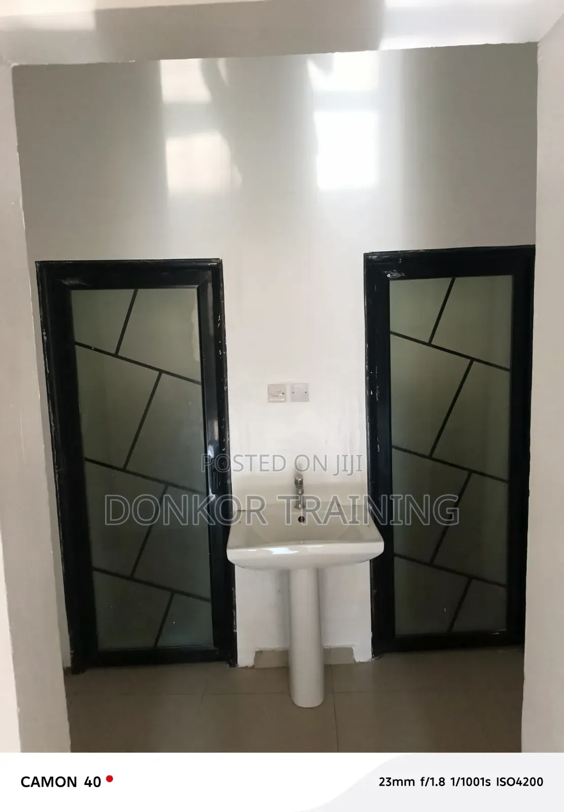 Furnished 3bdrm House in Redrow Estate, School Junction for rent