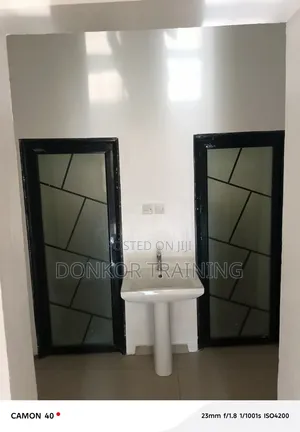 Furnished 3bdrm House in Redrow Estate, School Junction for rent