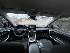 Toyota RAV4 LE 2021 Black