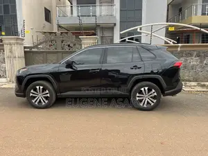 Toyota RAV4 LE 2021 Black