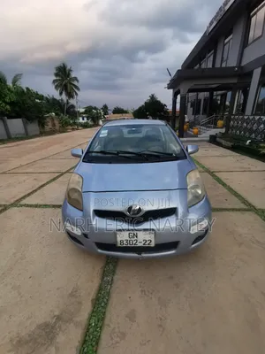 Toyota Vitz 2010 Silver