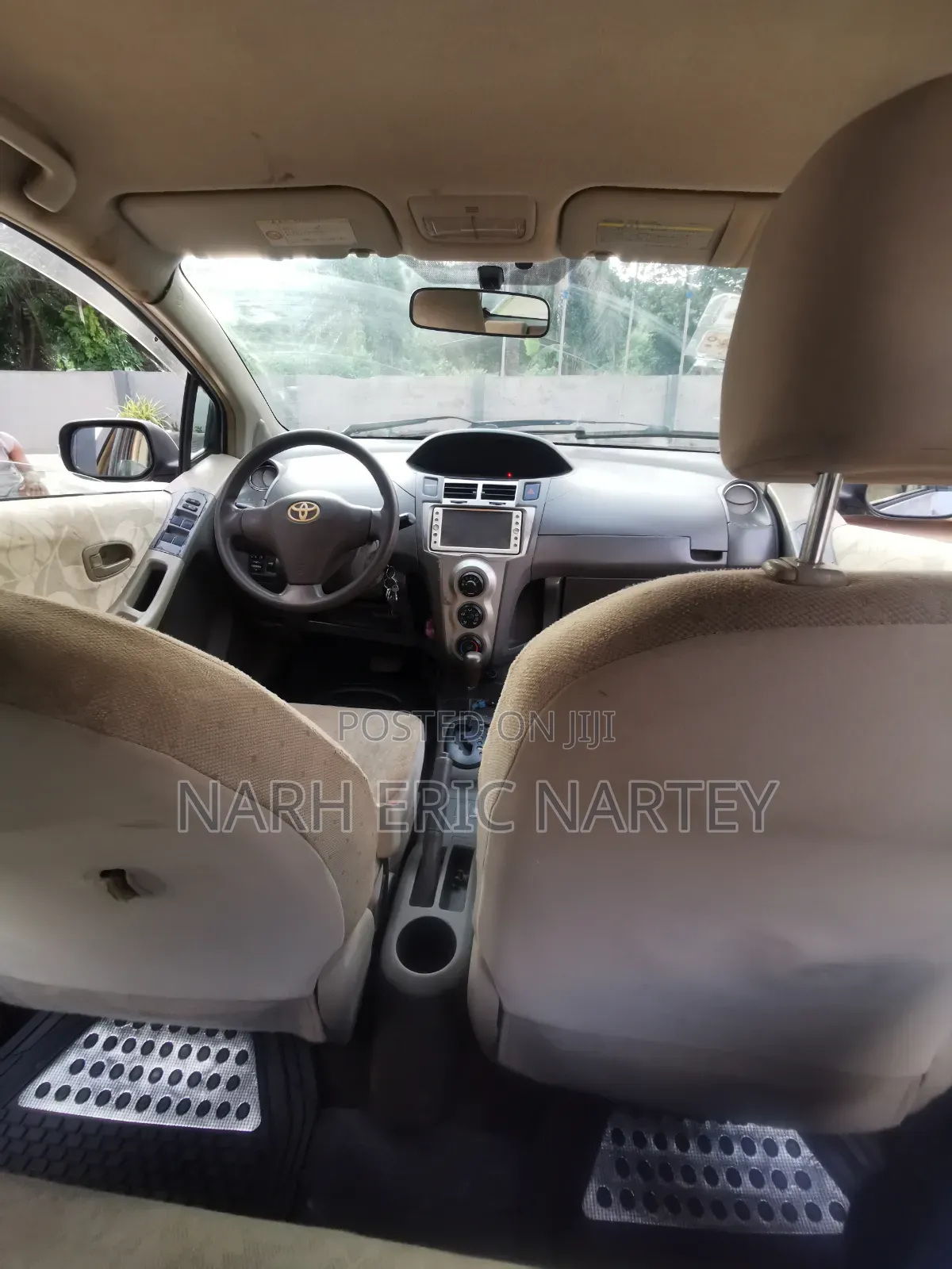 Toyota Vitz 2010 Silver