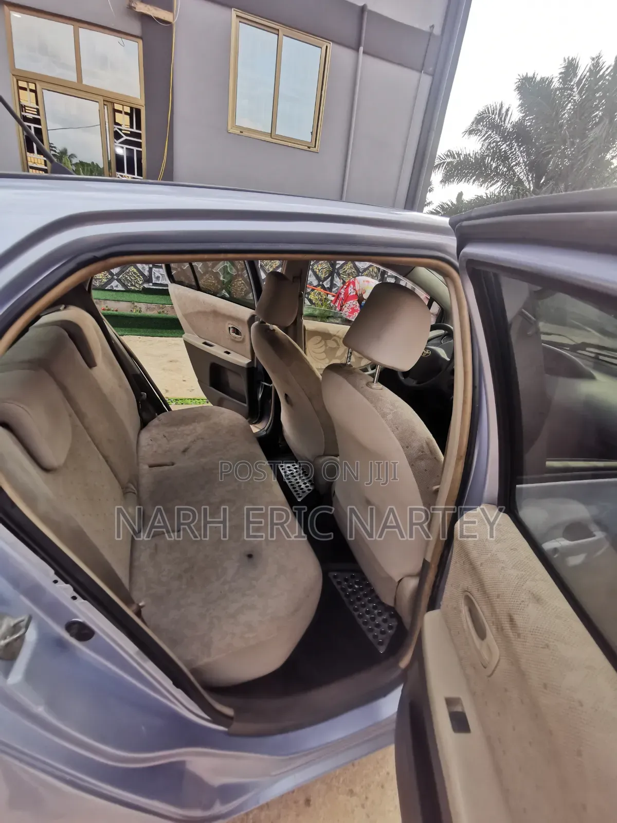 Toyota Vitz 2010 Silver