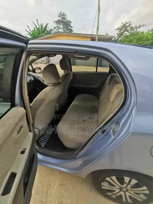 Toyota Vitz 2010 Silver