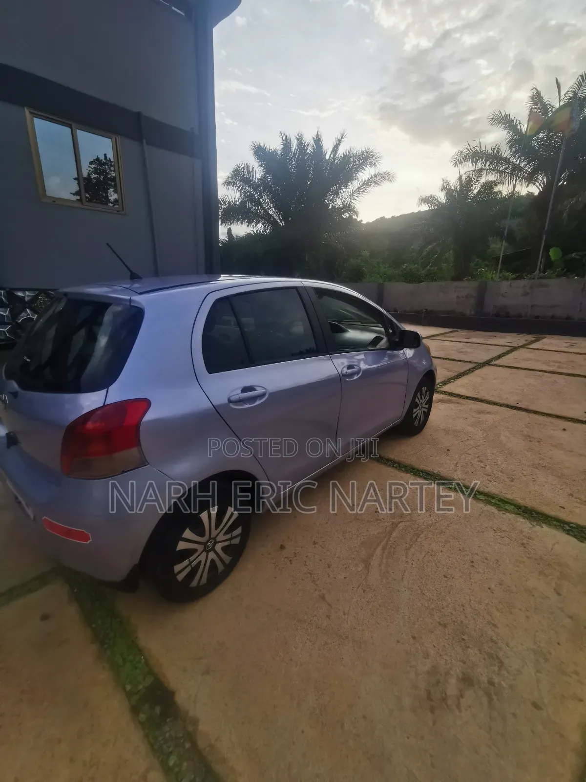 Toyota Vitz 2010 Silver