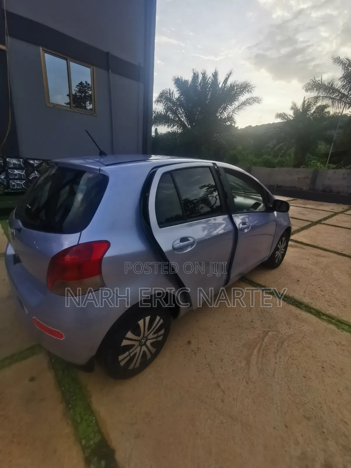 Toyota Vitz 2010 Silver