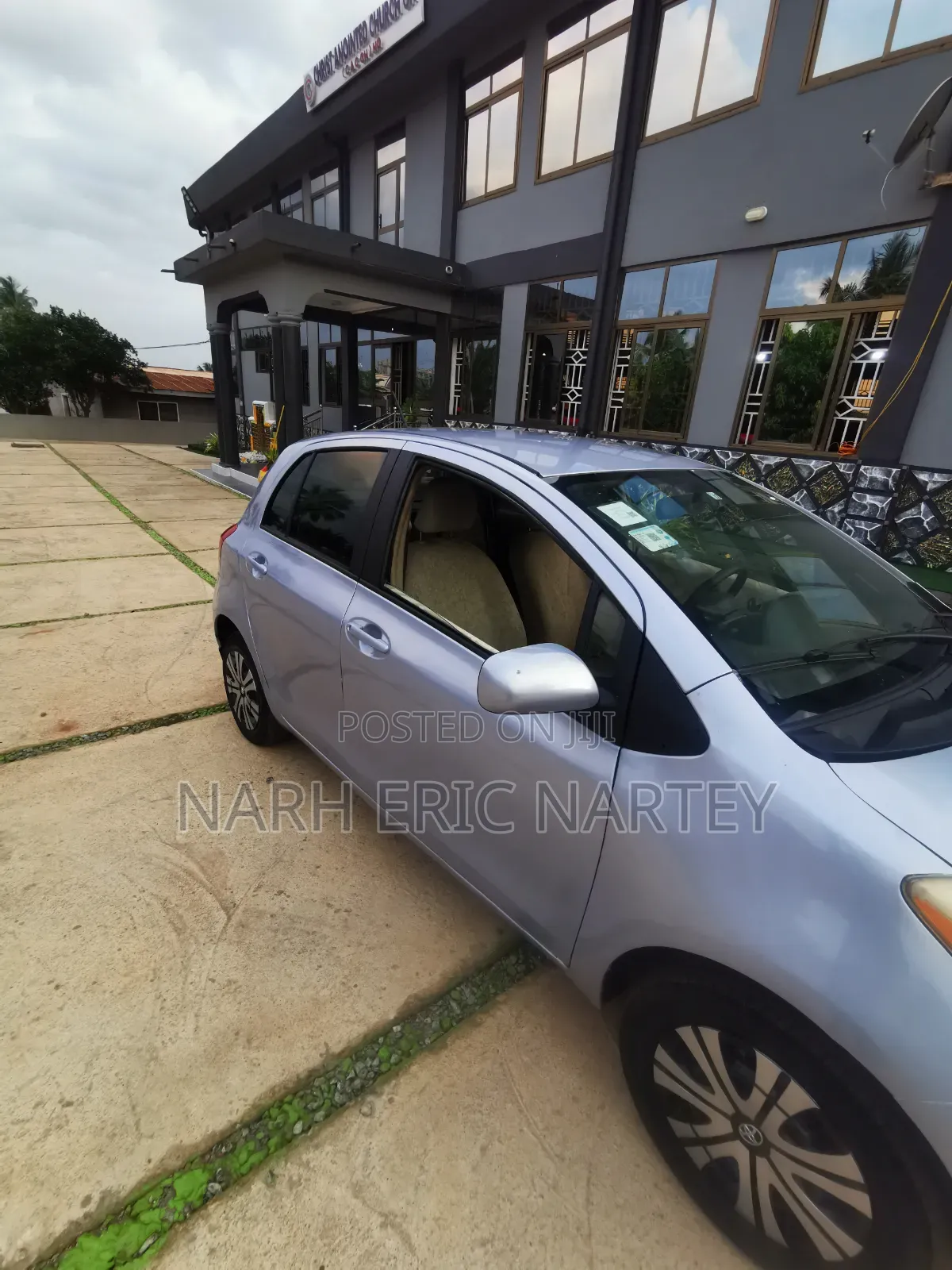 Toyota Vitz 2010 Silver