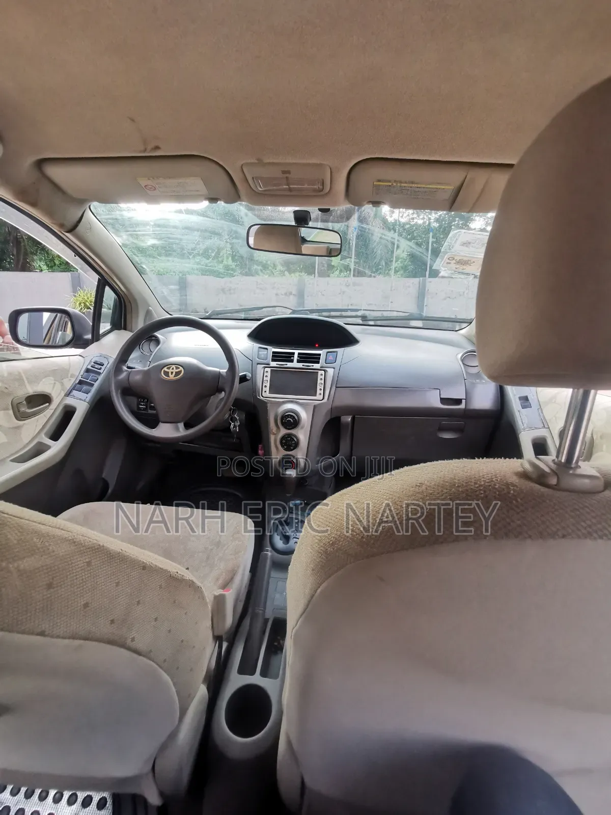 Toyota Vitz 2010 Silver
