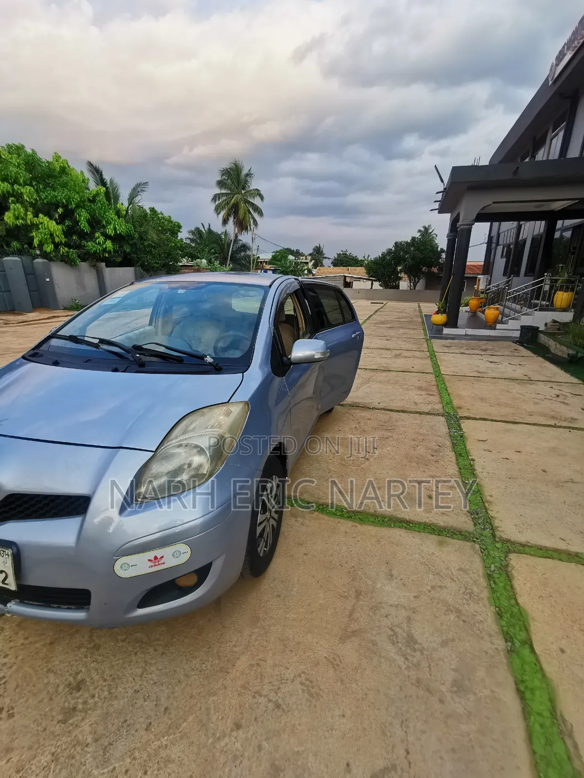 Toyota Vitz 2010 Silver
