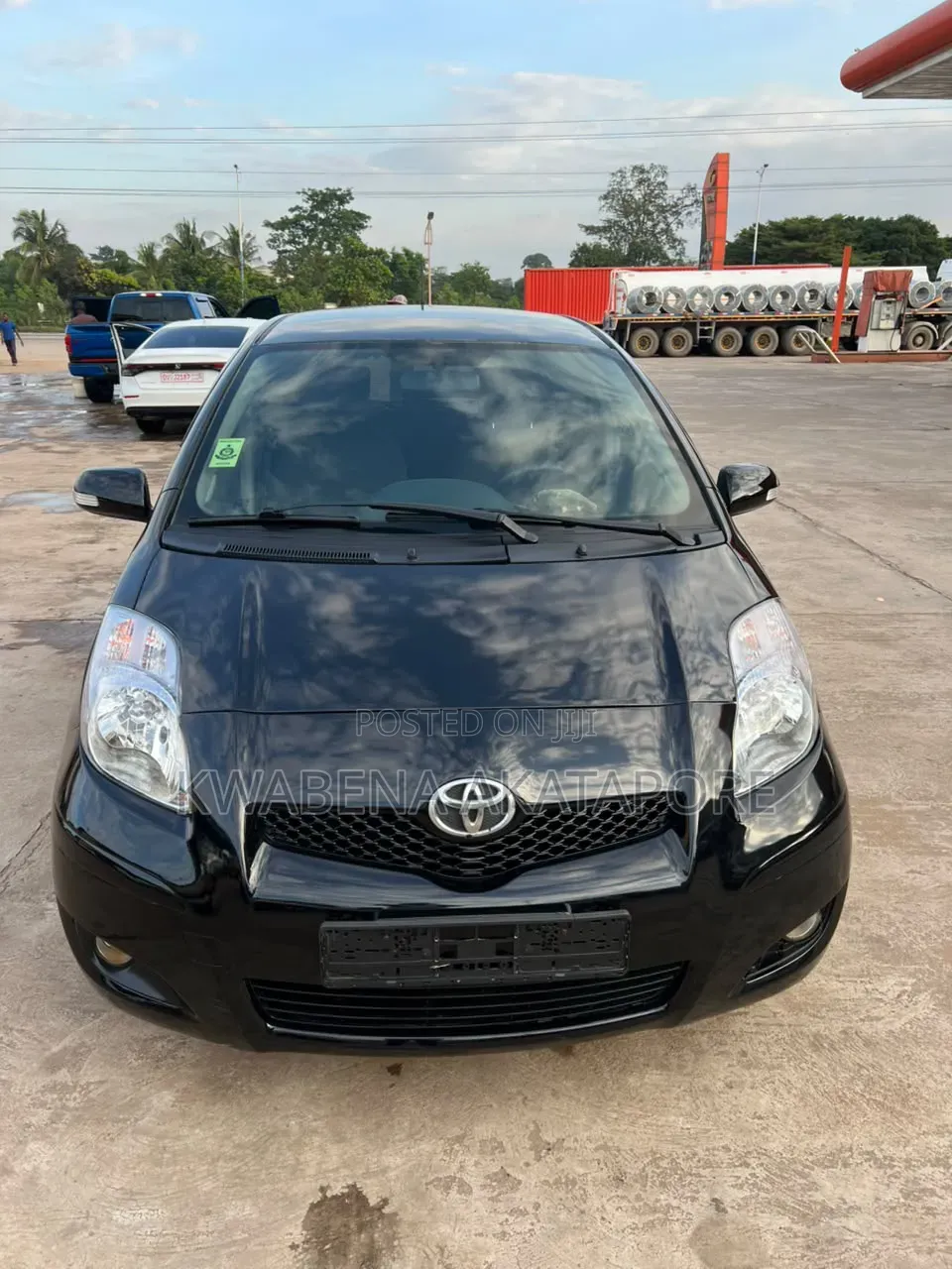Toyota Vitz 2010 Black