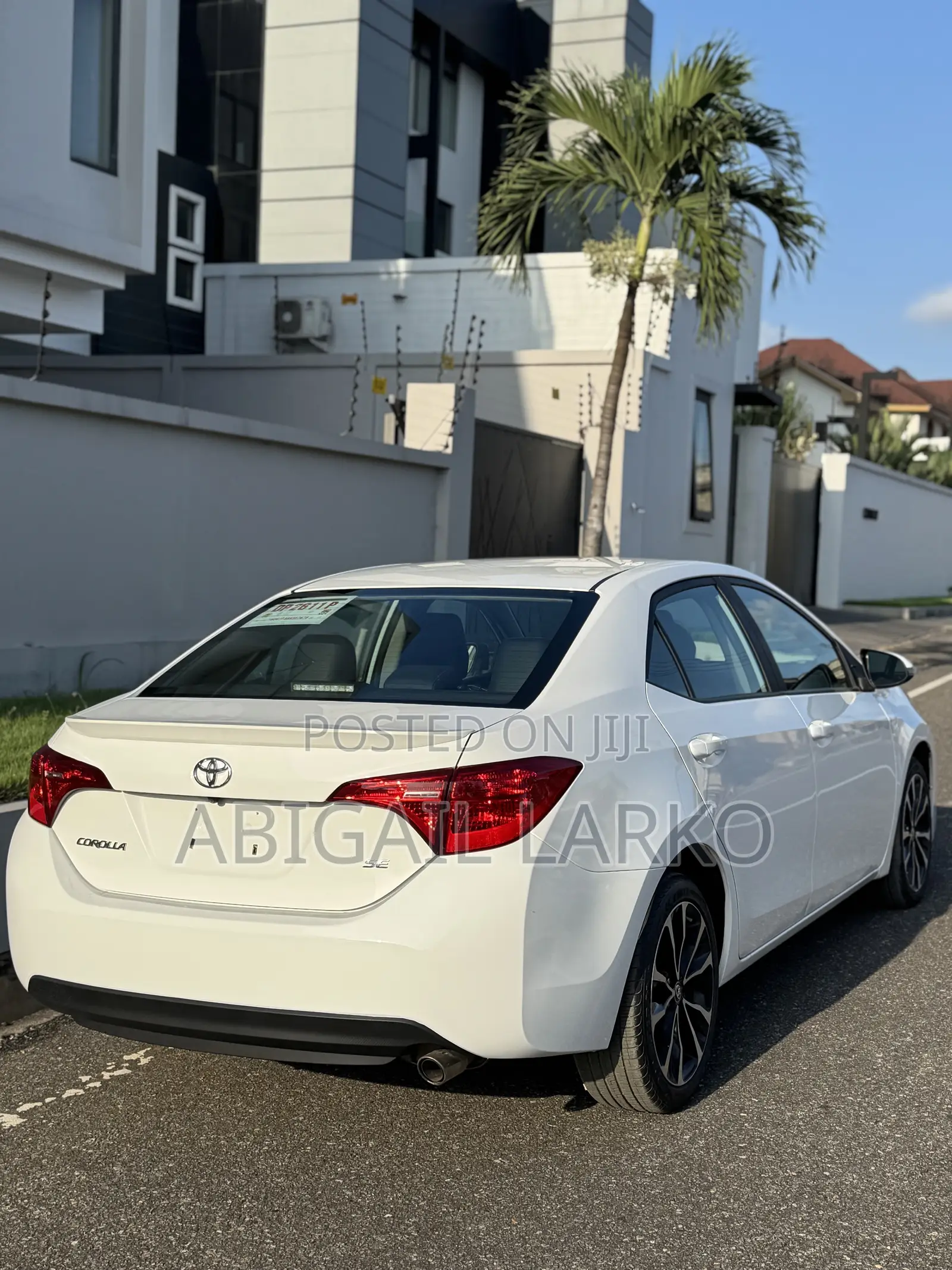 Toyota Corolla SE (1.8L 4cyl 2A) 2019 White