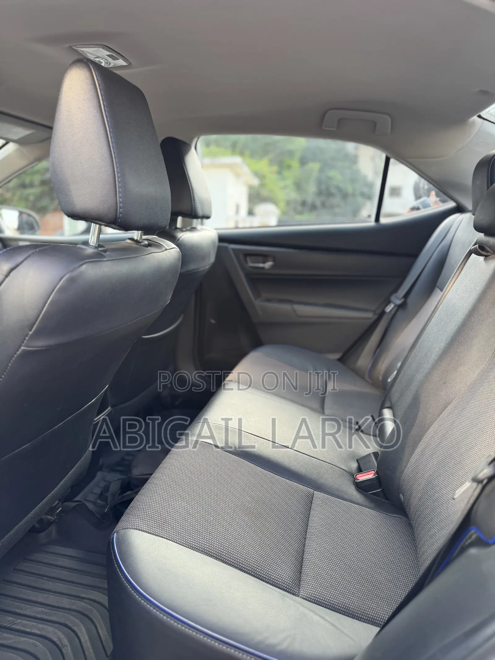 Toyota Corolla SE (1.8L 4cyl 2A) 2019 White