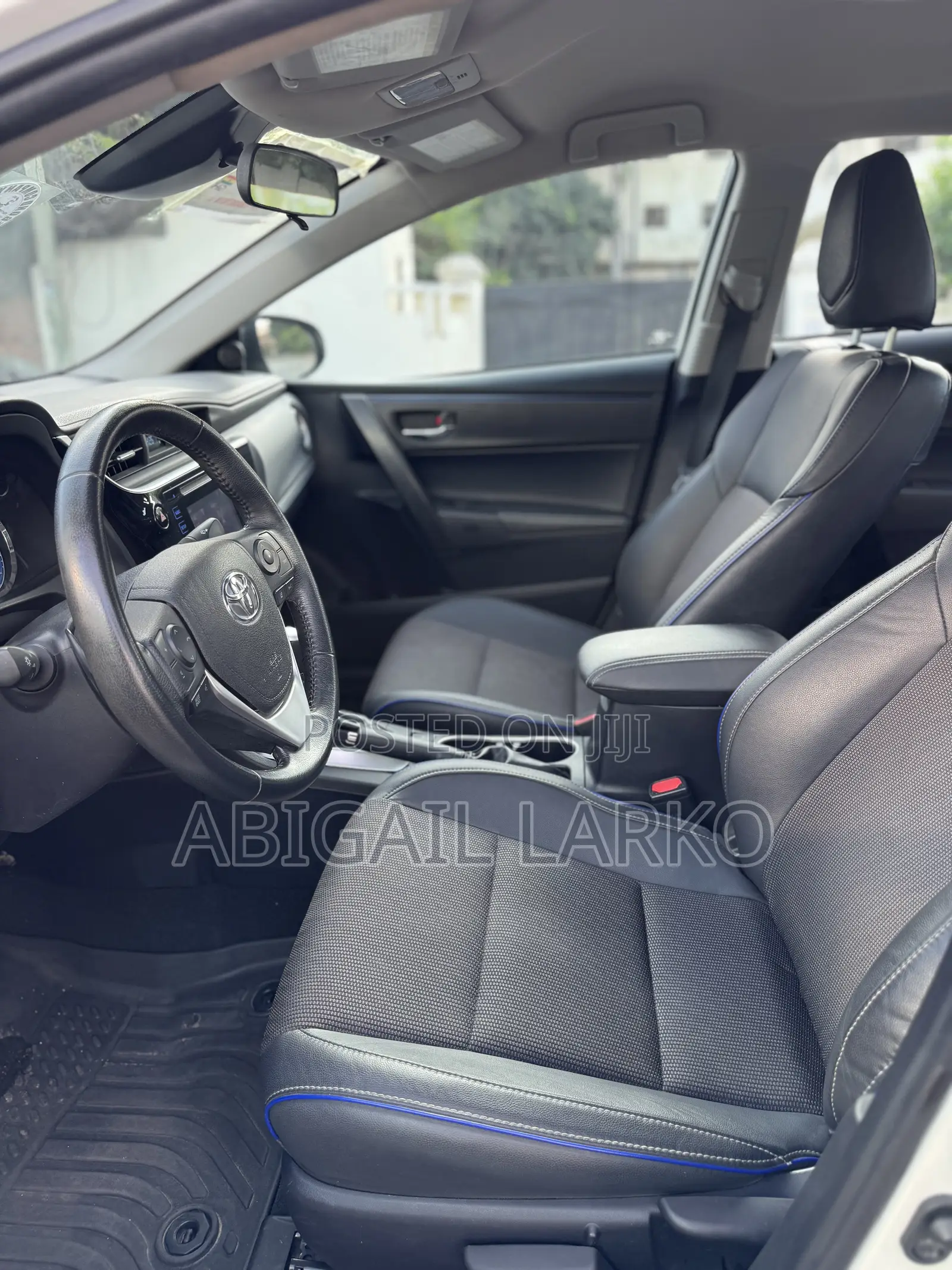 Toyota Corolla SE (1.8L 4cyl 2A) 2019 White