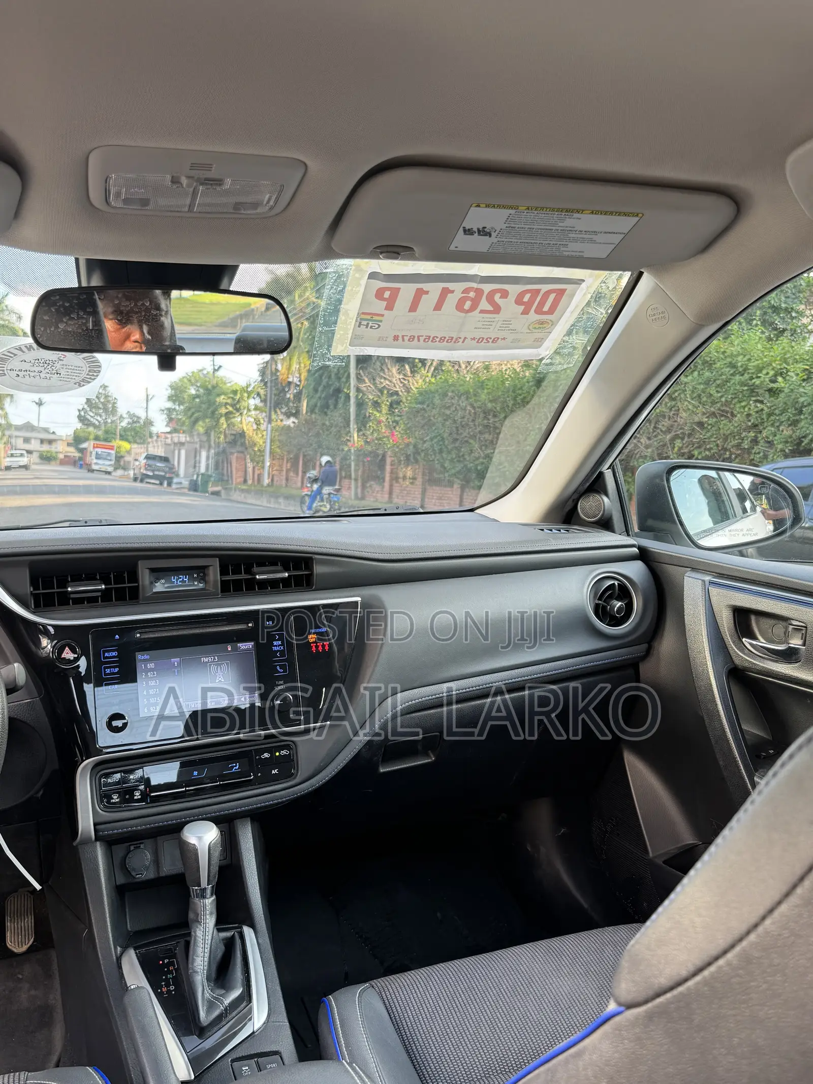 Toyota Corolla SE (1.8L 4cyl 2A) 2019 White
