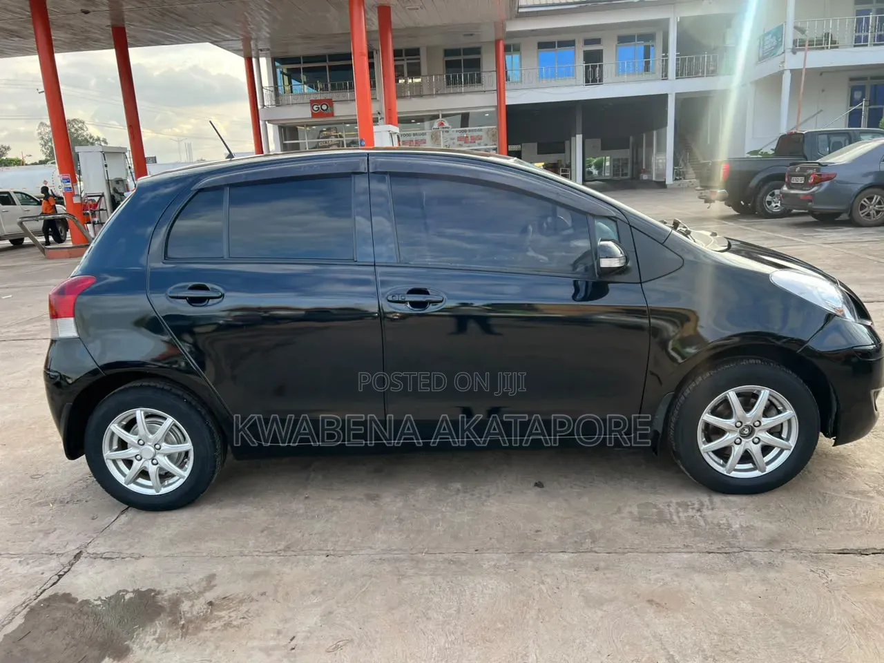 Toyota Vitz 2010 Black