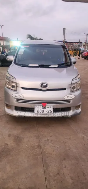 Toyota Voxy V 2WD 8-Seater 2012 Silver