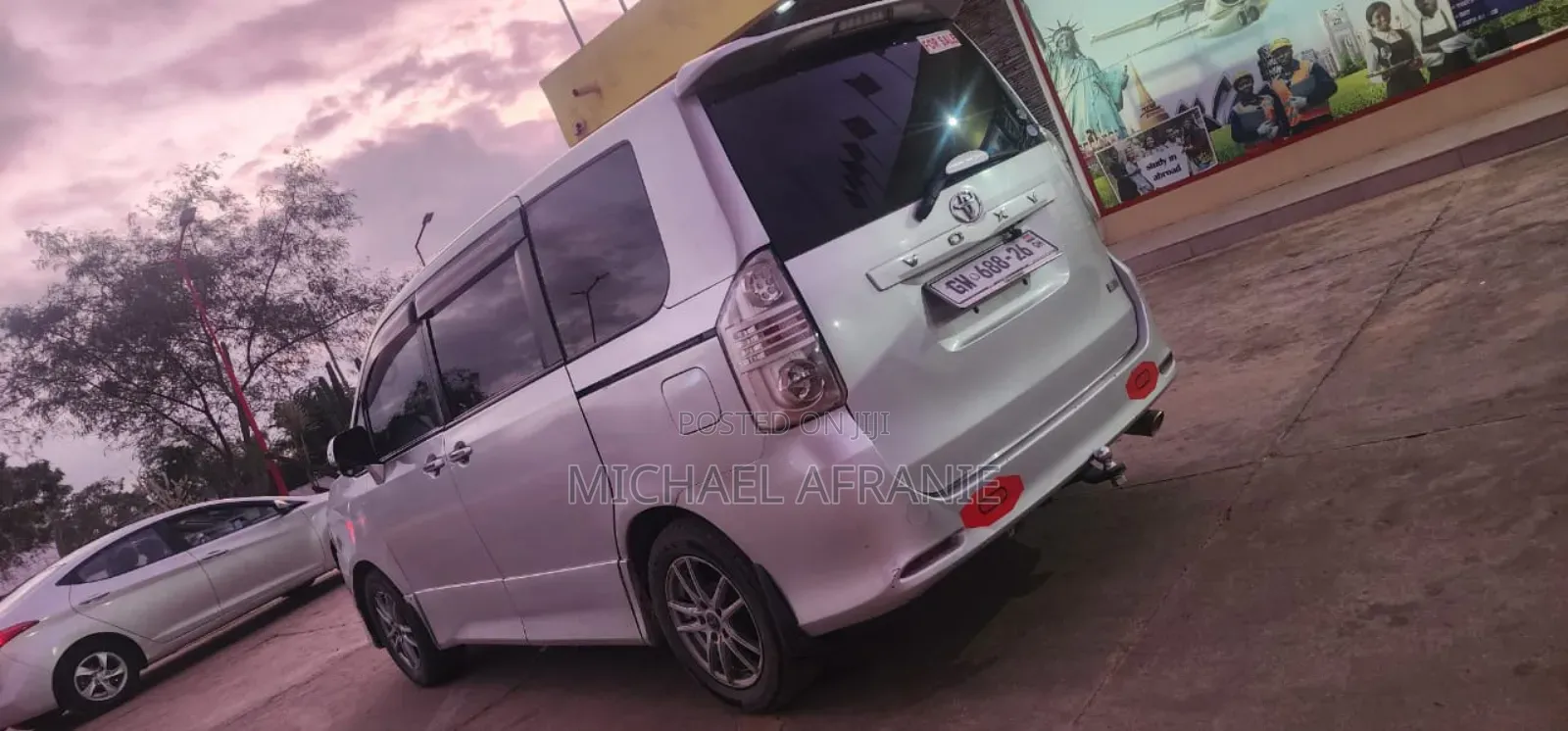 Toyota Voxy V 2WD 8-Seater 2012 Silver