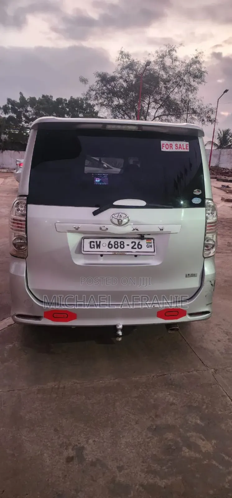 Toyota Voxy V 2WD 8-Seater 2012 Silver