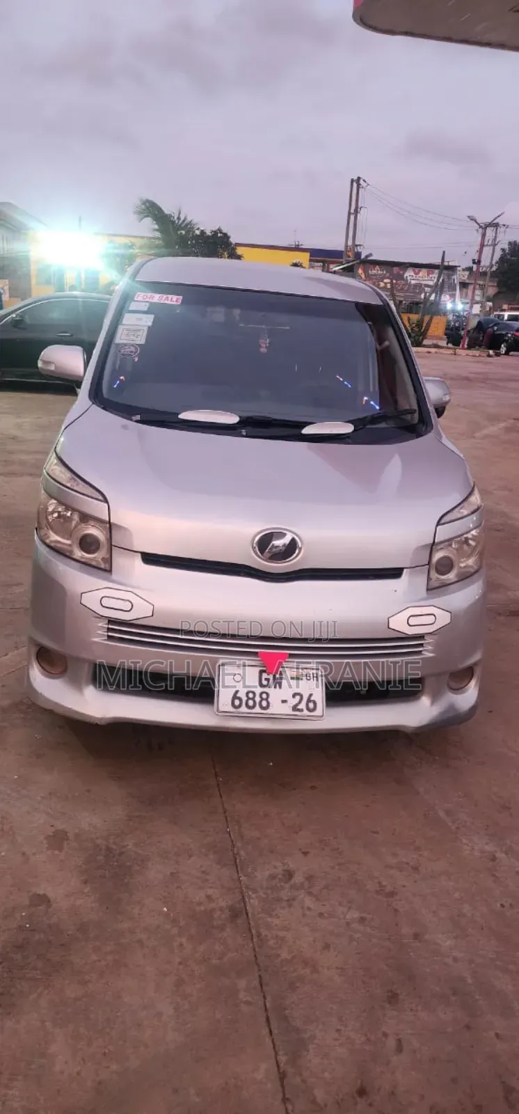 Toyota Voxy V 2WD 8-Seater 2012 Silver