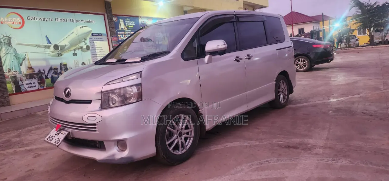 Toyota Voxy V 2WD 8-Seater 2012 Silver