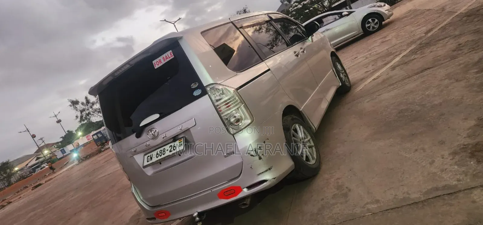 Toyota Voxy V 2WD 8-Seater 2012 Silver
