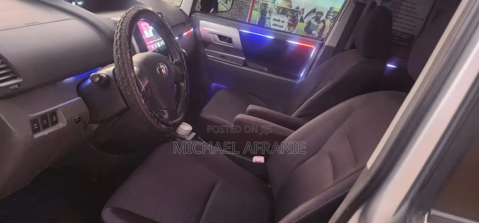 Toyota Voxy V 2WD 8-Seater 2012 Silver