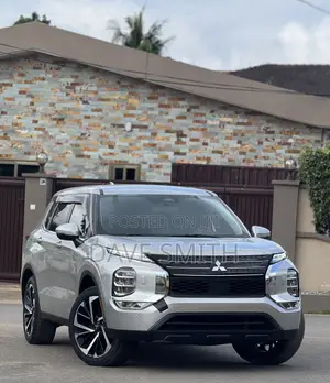 Mitsubishi Outlander SE 2022 Silver