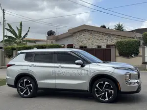 Mitsubishi Outlander SE 2022 Silver
