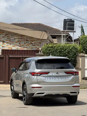 Mitsubishi Outlander SE 2022 Silver