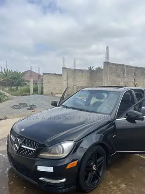 Mercedes-Benz C250 2012 Black