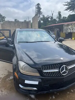 Mercedes-Benz C250 2012 Black