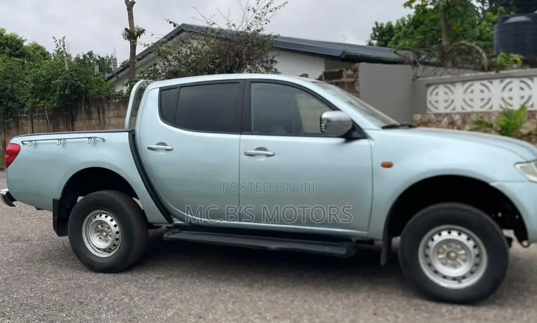 Mitsubishi L200 2009 Silver