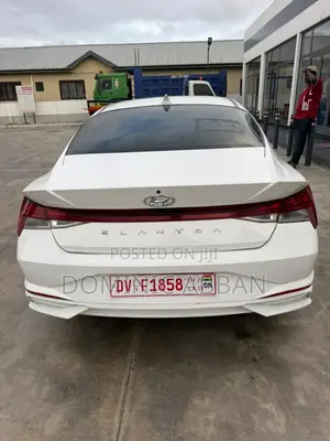 Hyundai Elantra Limited 2021 White