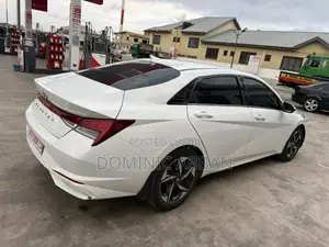 Hyundai Elantra Limited 2021 White