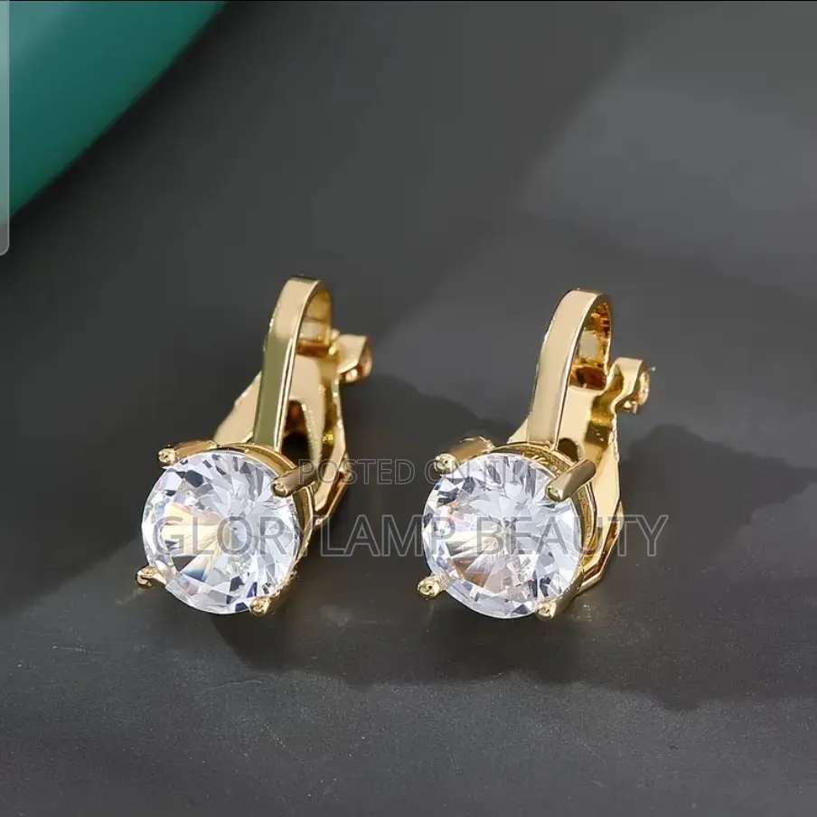Classic Solitaire Cubic Zirconia Clip-on Earrings – Non-Pierced Studs