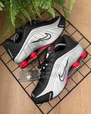 Nike Shox R4 Sneakers