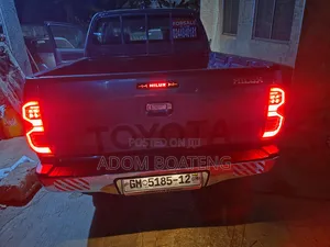 Toyota Hilux 2012 White