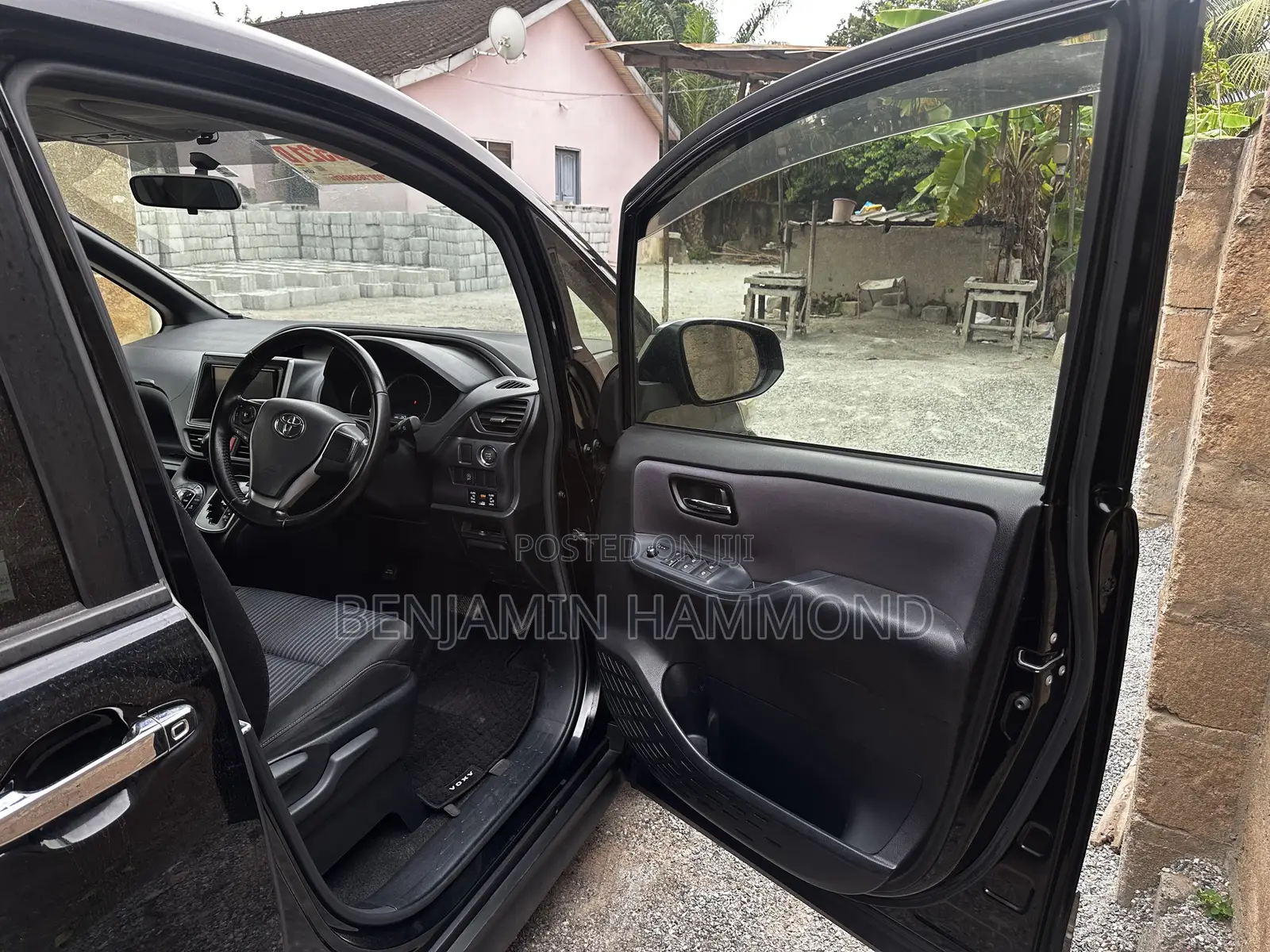 Toyota Voxy 2014 Black