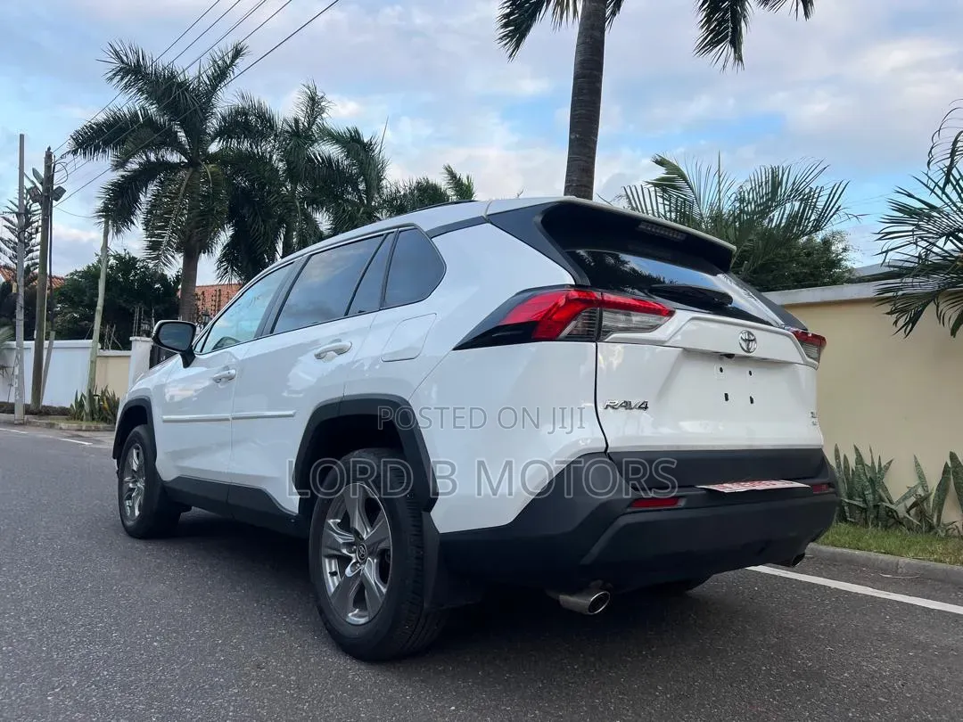 Toyota RAV4 2024 White