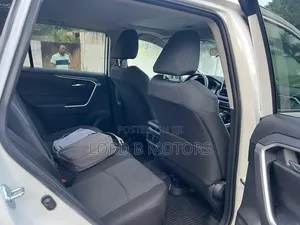 Toyota RAV4 2024 White