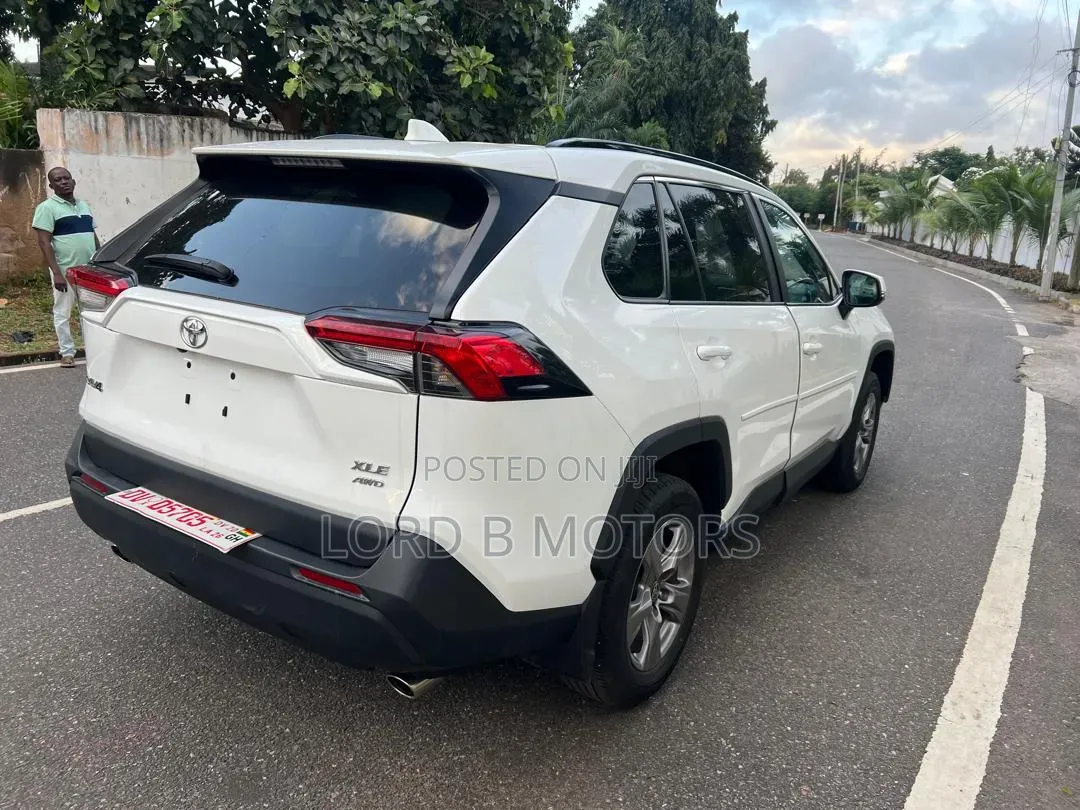 Toyota RAV4 2024 White