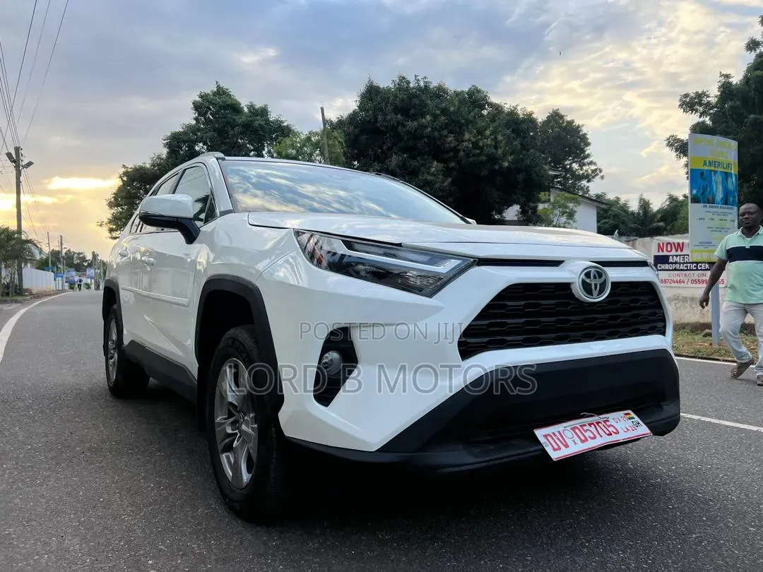 Toyota RAV4 2024 White