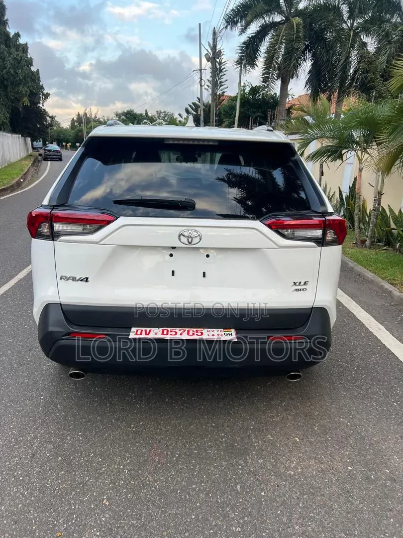Toyota RAV4 2024 White
