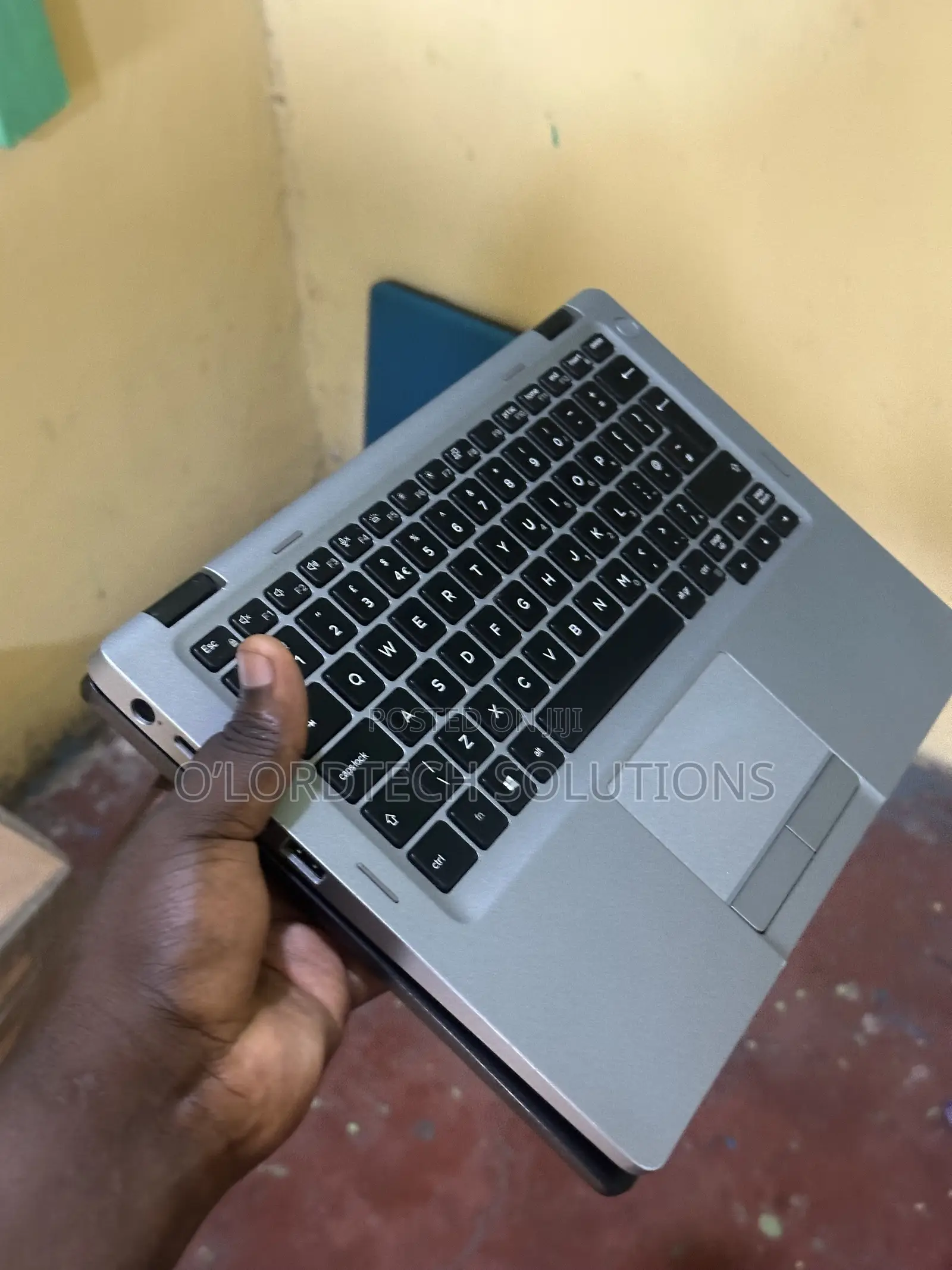 Laptop Dell Latitude 5300 2-in-1 16GB Intel Core i7 SSD 256GB