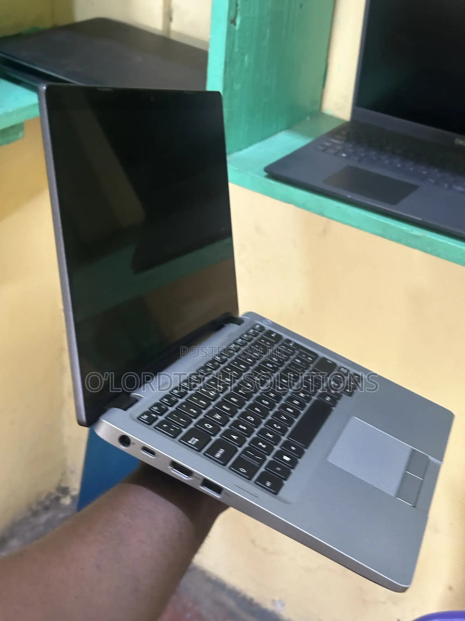 Laptop Dell Latitude 5300 2-in-1 16GB Intel Core i7 SSD 256GB
