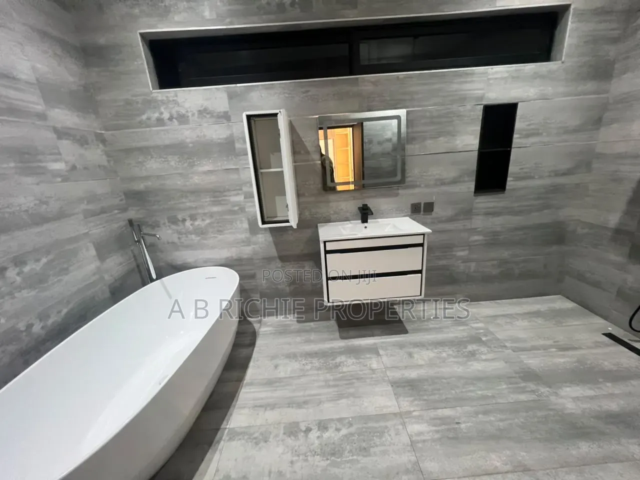 5bdrm Townhouse/Terrace in Ab Richie Properties, Police Station