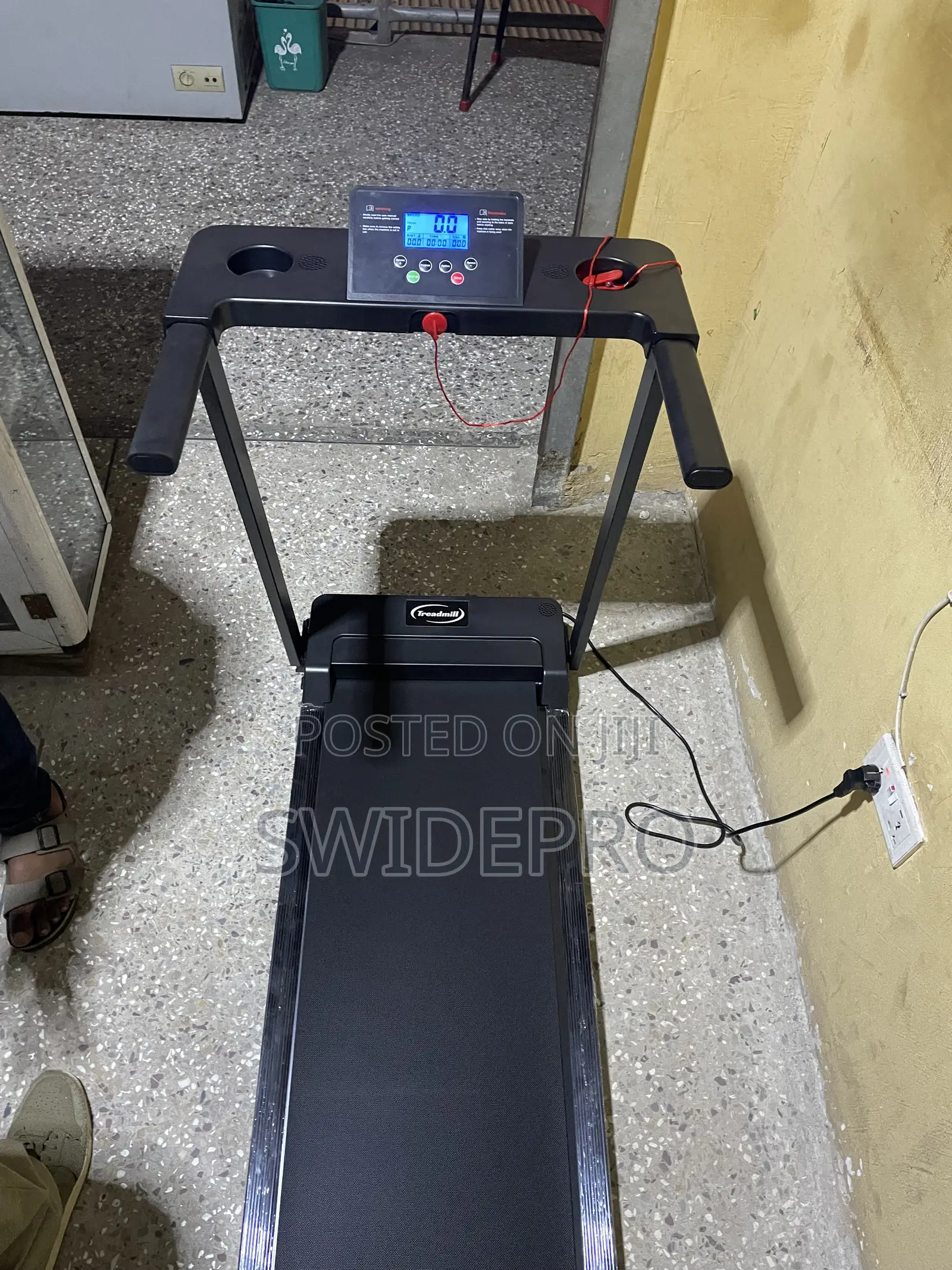 Fast Treadmill + Display Board