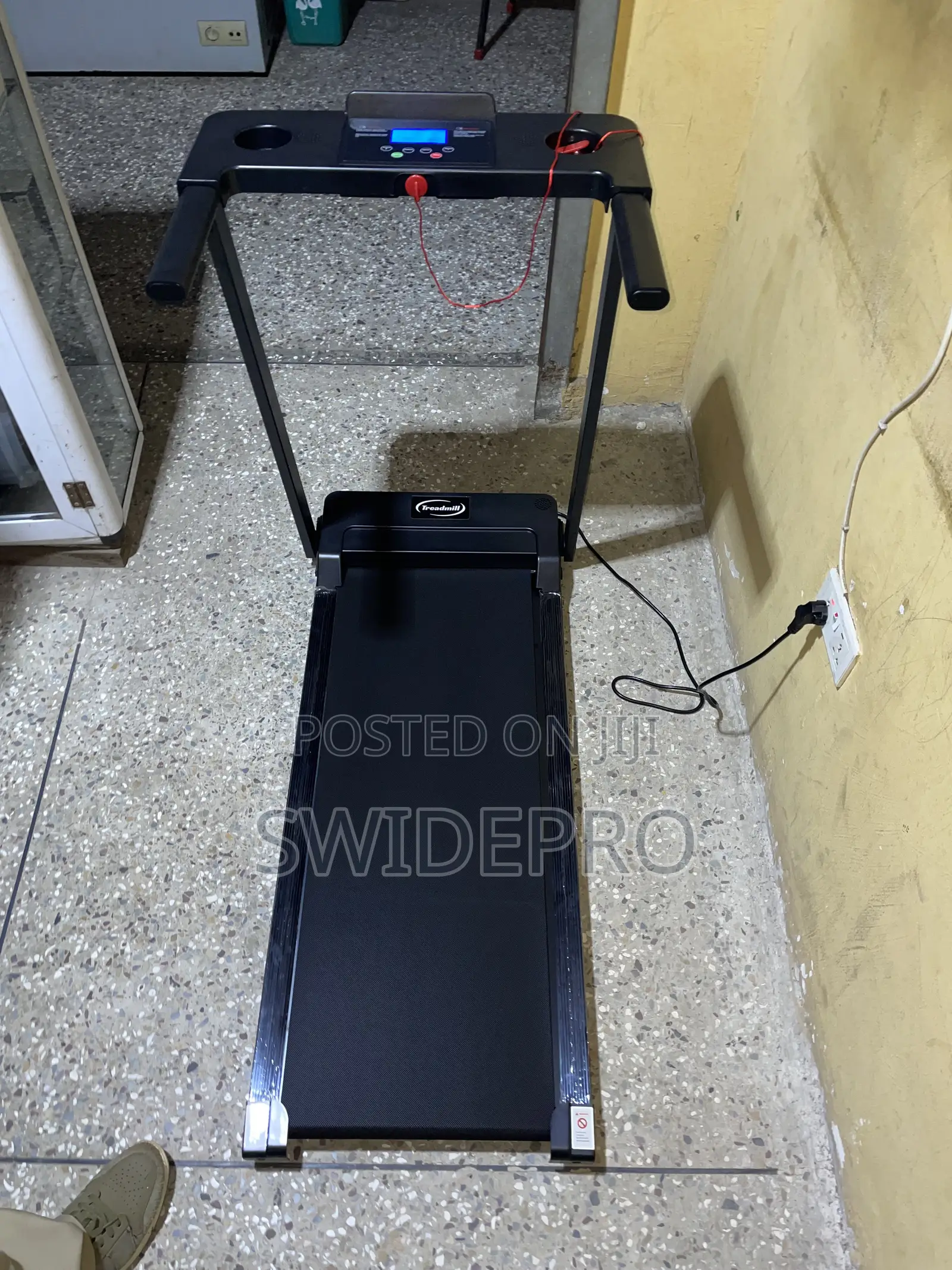 Fast Treadmill + Display Board