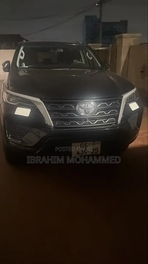 Toyota Fortuner 2024 Black